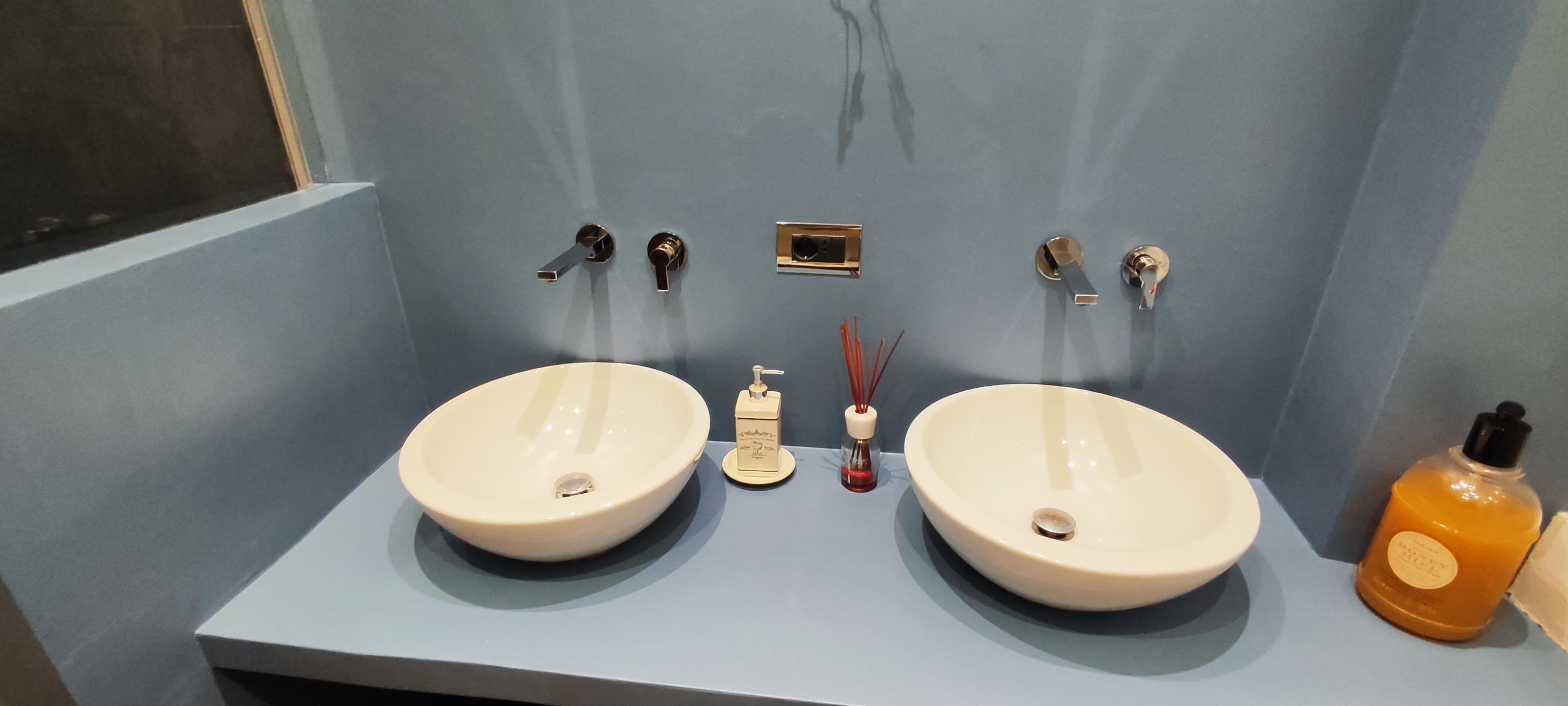 Rivestimenti e Pavimenti in Resina per Bagni - Immagine 1